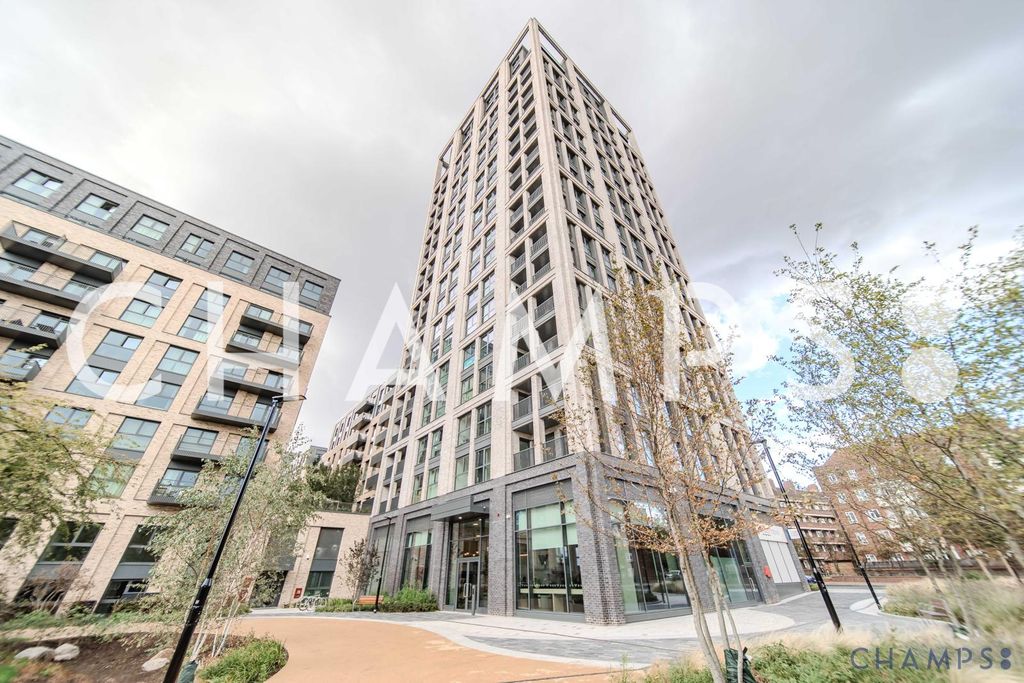 Property photo 1 of 10 Modern 2-Bedroom, 2-Bathroom Flat In Dragonfly Walk
