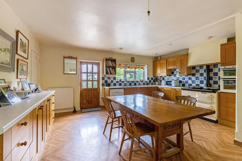 Property photo 3 of 18 Image