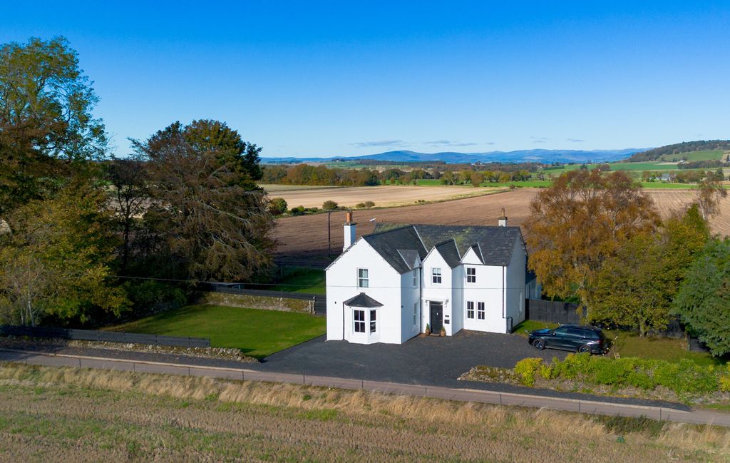 Property photo 1 of 44 Front Of Farmhouse