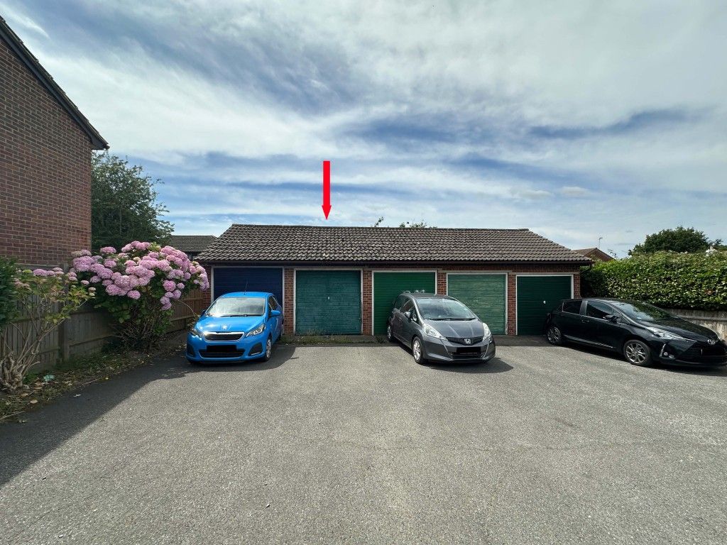 Property photo 2 of 12 Terrace Row Of Five Garages