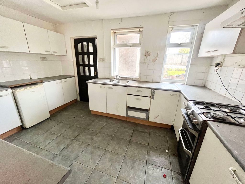 Property photo 3 of 21