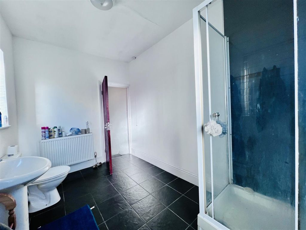 Property photo 2 of 13 Bathroom