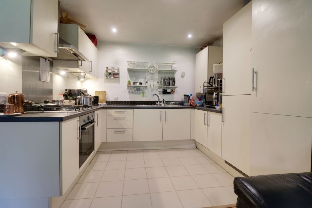 Property photo 2 of 10 Kitchen