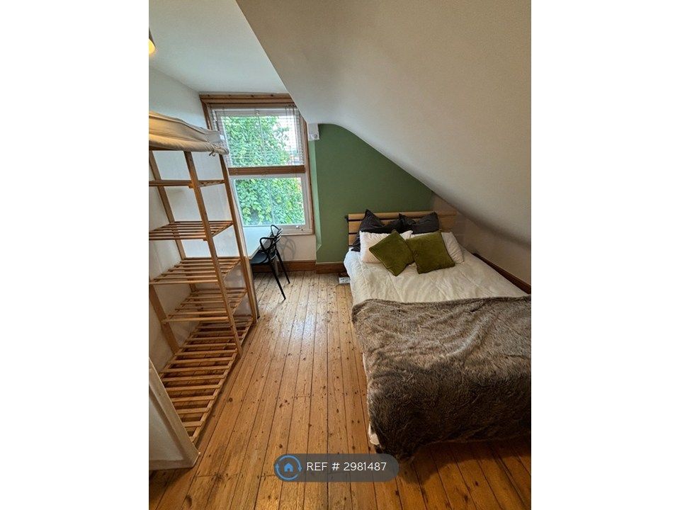 Property photo 2 of 9 Bed 5
