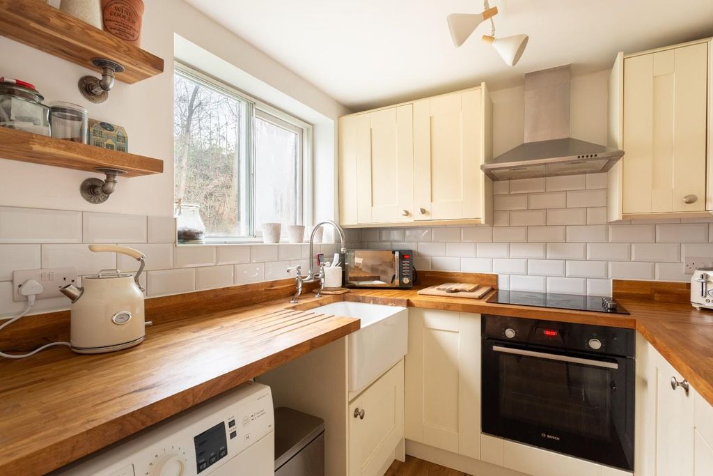 Property photo 3 of 14 Manhattan Court-5.Jpg