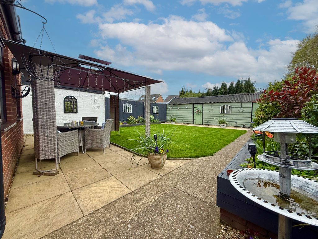 Property photo 2 of 19 Garden Area