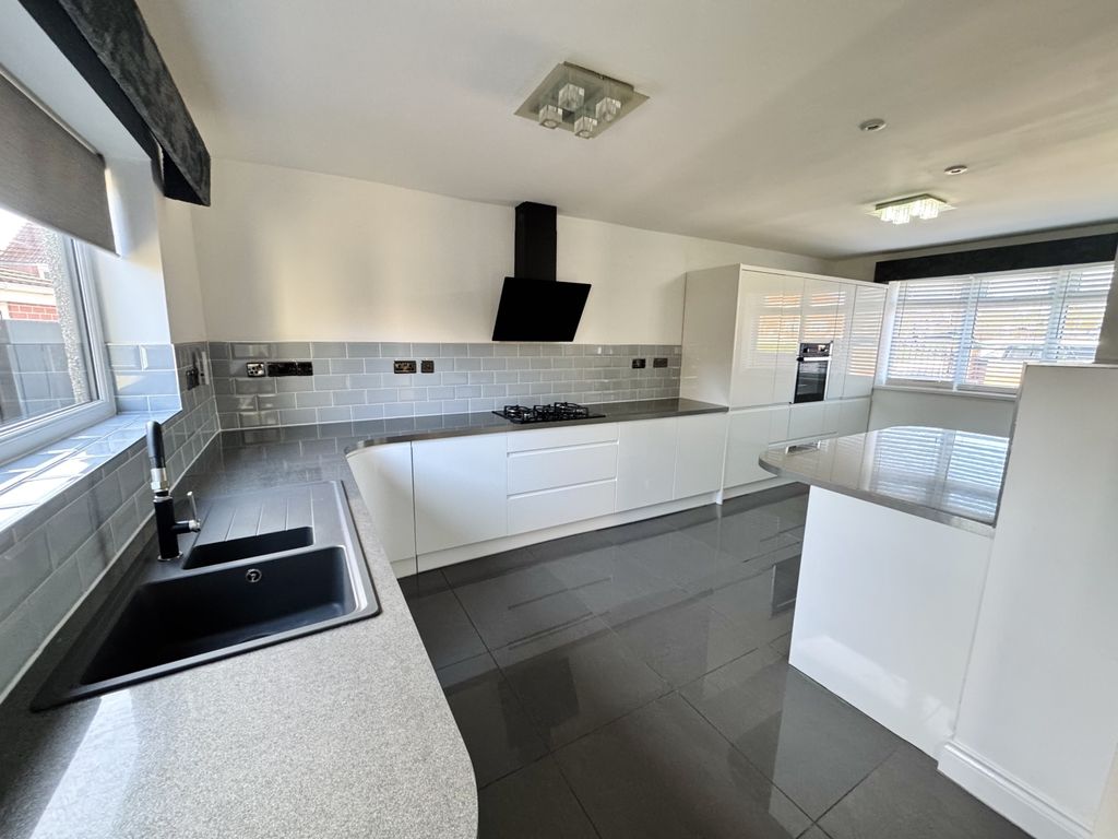 Property photo 3 of 31 Img_5034