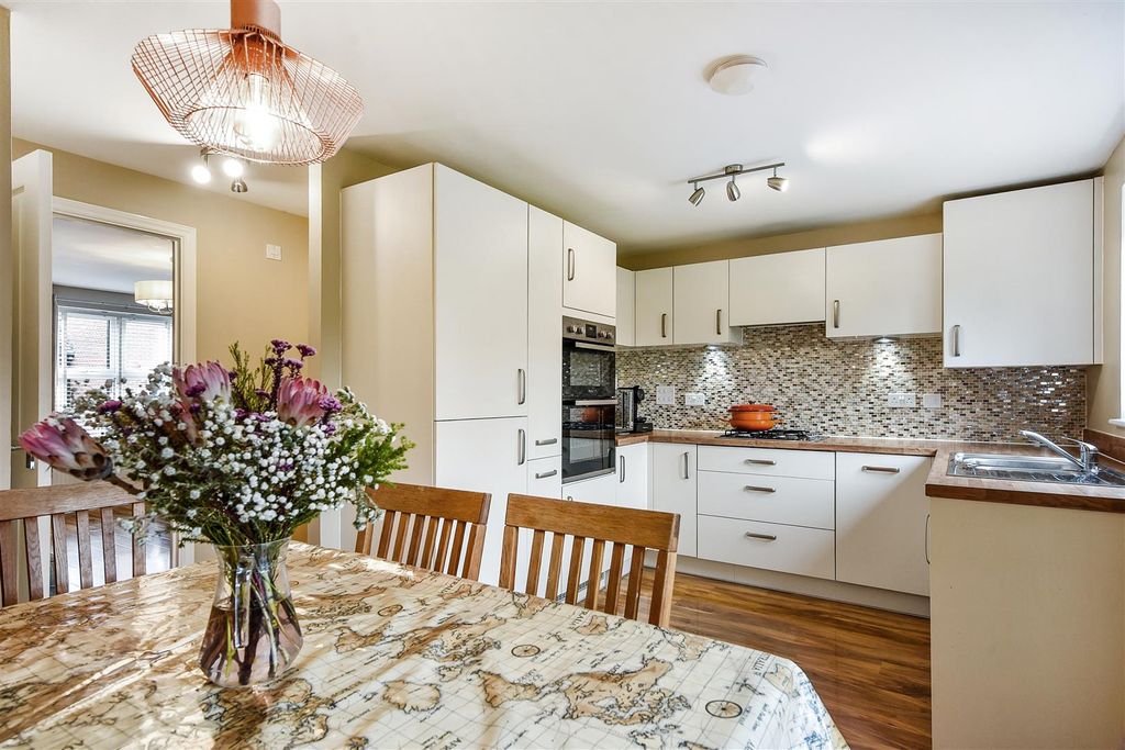 Property photo 2 of 19 Ph5_6002879.Jpg