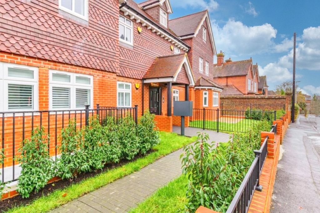 Additional image 14 of 2 bed flat for saleEast Grinstead, West Sussex RH19