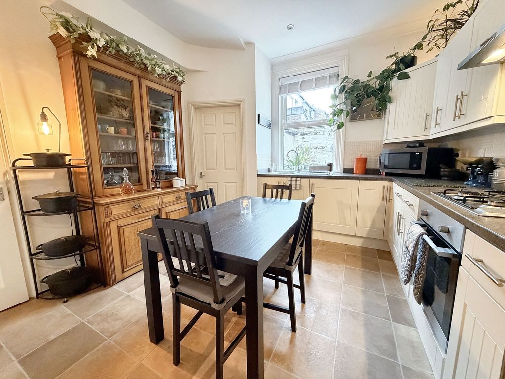 Property photo 3 of 12 Dining Kitchen