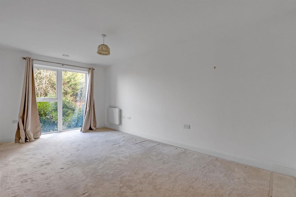 Property photo 3 of 25 11-E23Fjhmcs - 7 Lewis House - 31-Medium.Jpg