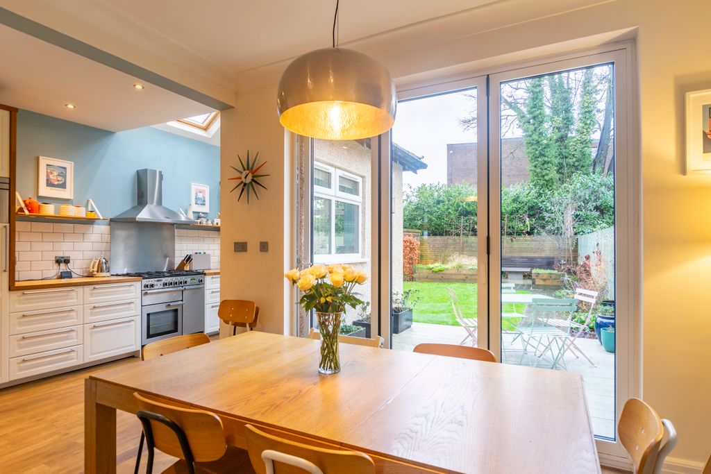 Property photo 3 of 31 Dining Room 5