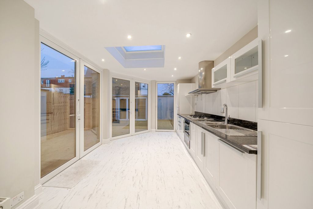 Property photo 3 of 22 1410140-11-69862F...