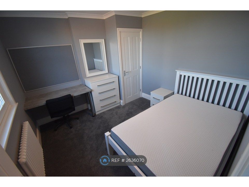 Property photo 2 of 13 Bedroom