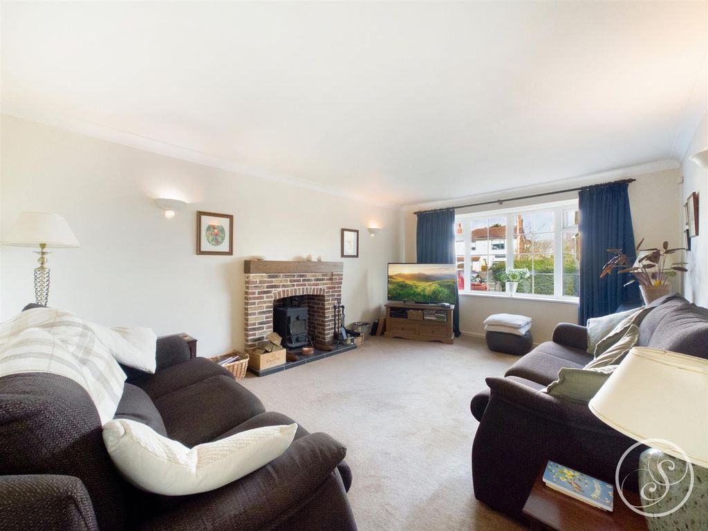 Property photo 2 of 19 Lounge