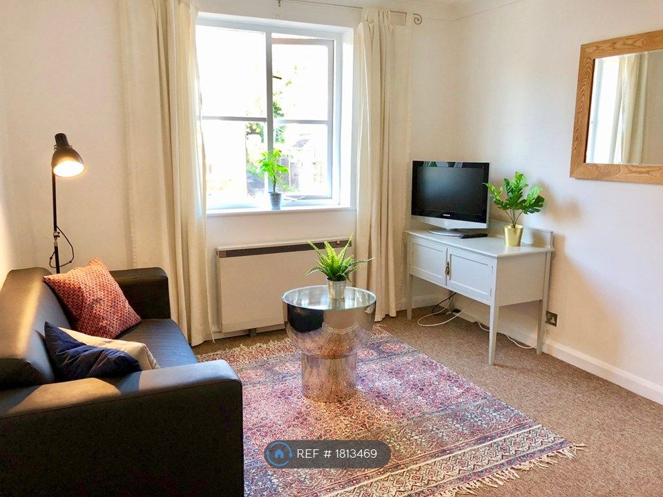 Property photo 1 of 8 Living Room