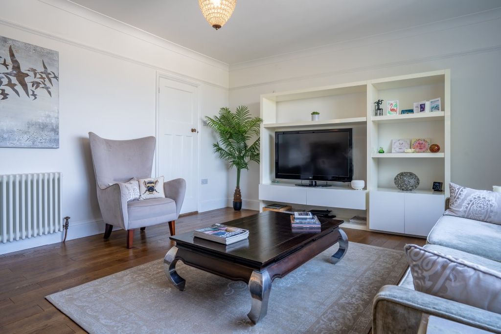 Property photo 3 of 30 Iq_00040