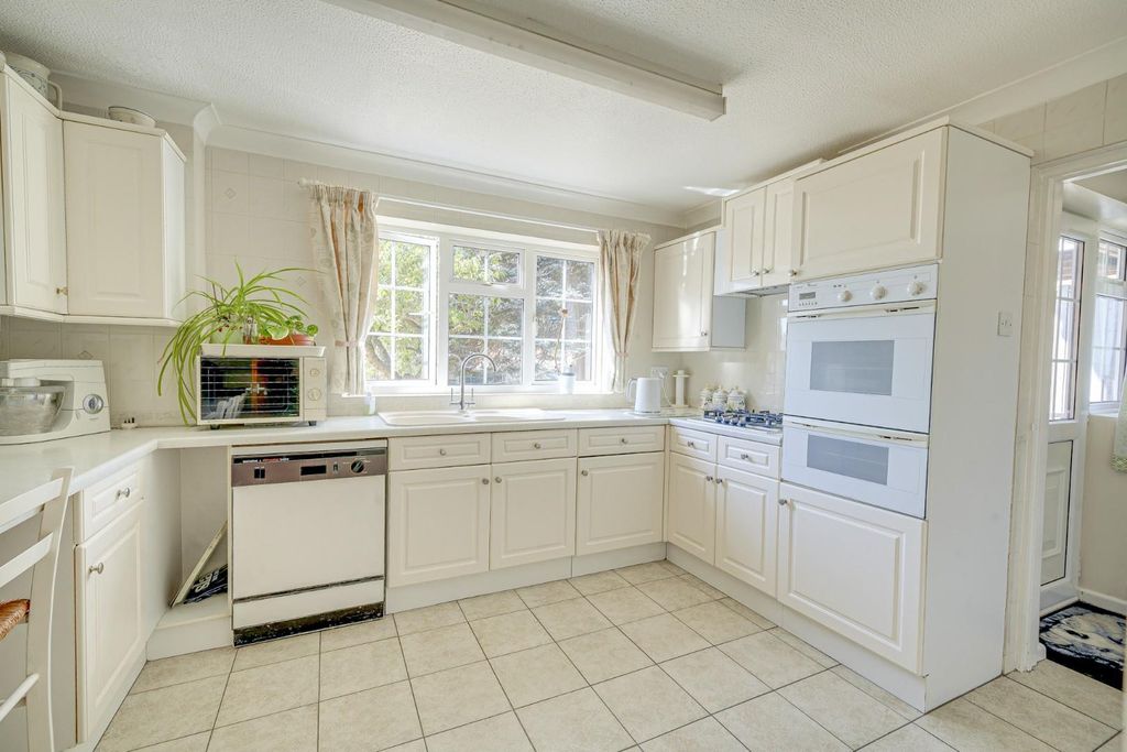 Property photo 3 of 26