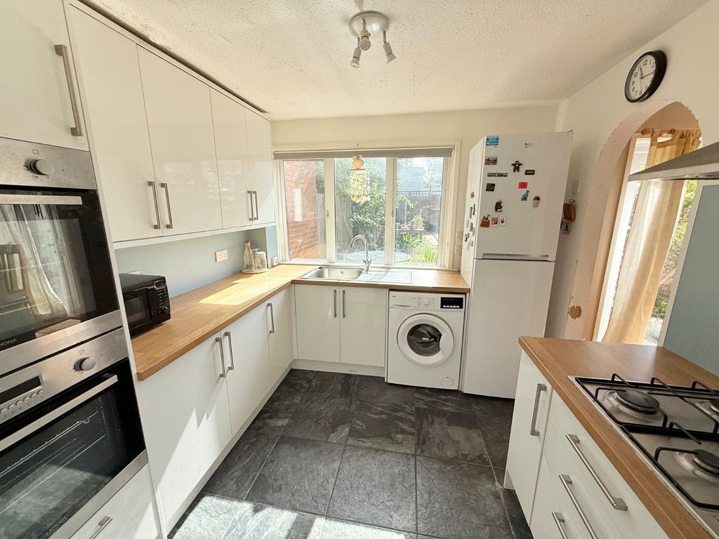 Property photo 2 of 14 Kitchen