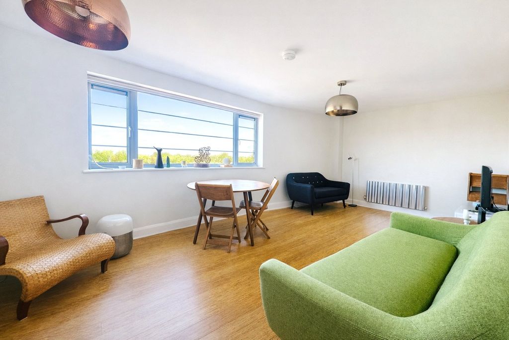 Property photo 2 of 8 Picture 2