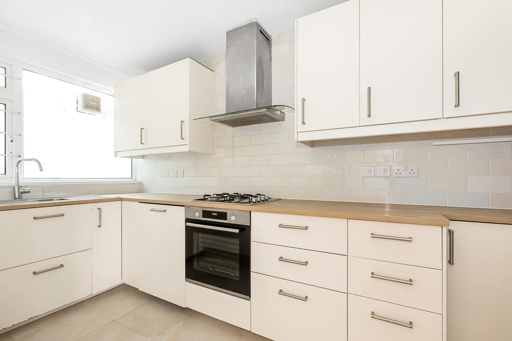 Property photo 3 of 10 R2A6120-1500x1000.Jpg