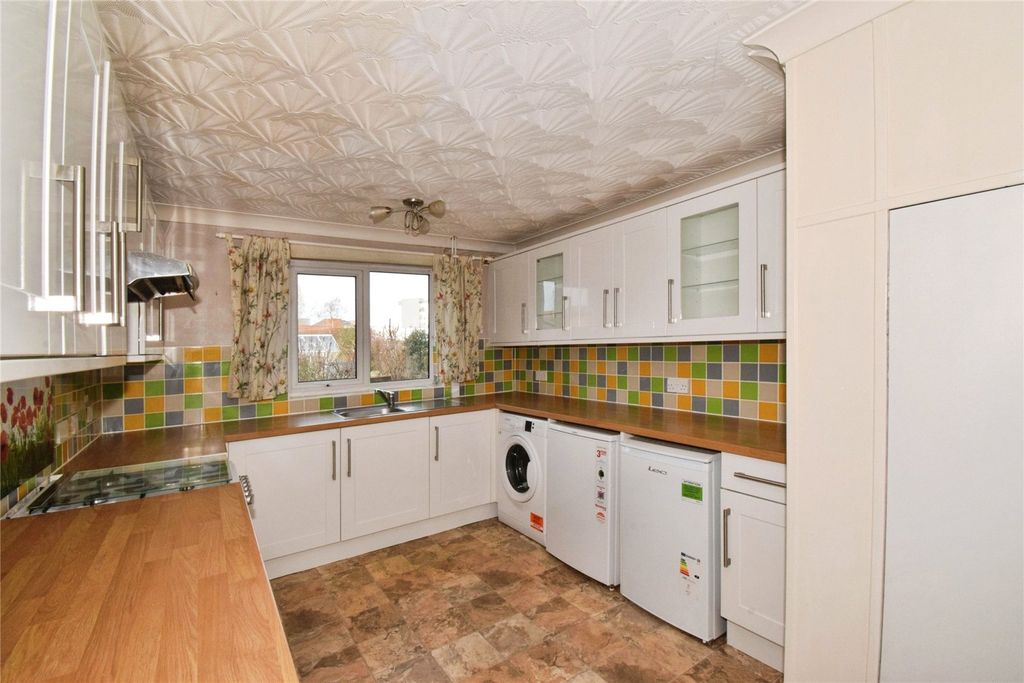 Property photo 2 of 20 Kitchen