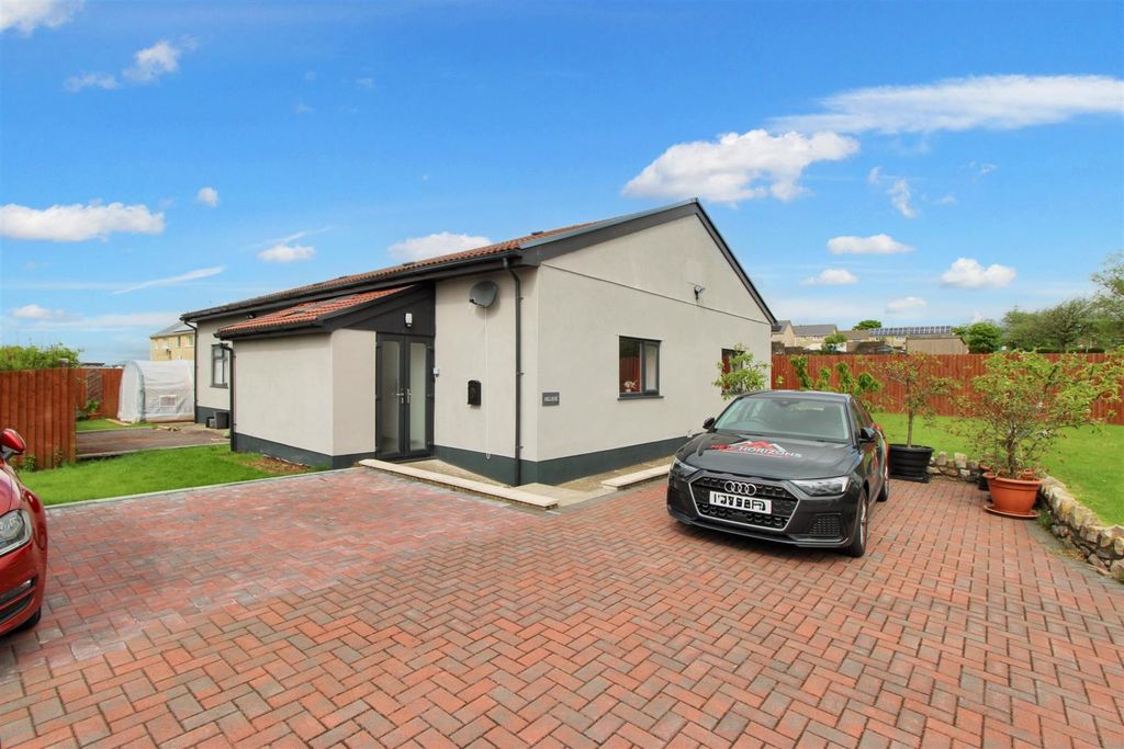 Property photo 1 of 28