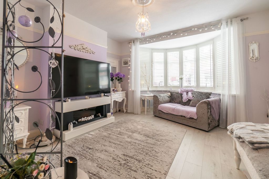 Property photo 3 of 18