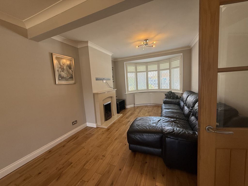 Property photo 3 of 9 Gallery