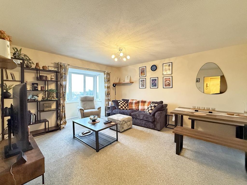 Property photo 2 of 8 Vaughan Close 49 - Lounge.Jpg