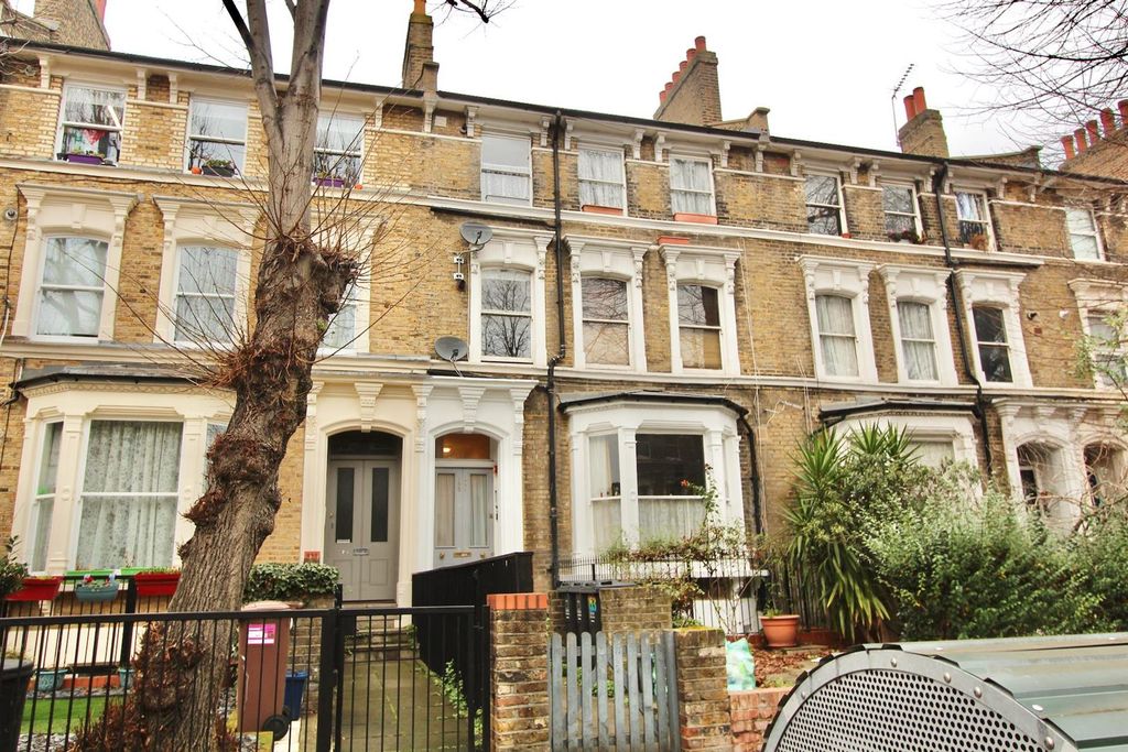 Property photo 2 of 9 Evering Road, N16