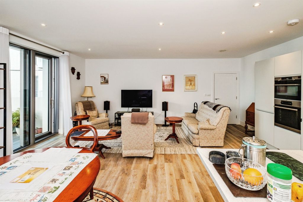 Property photo 2 of 19