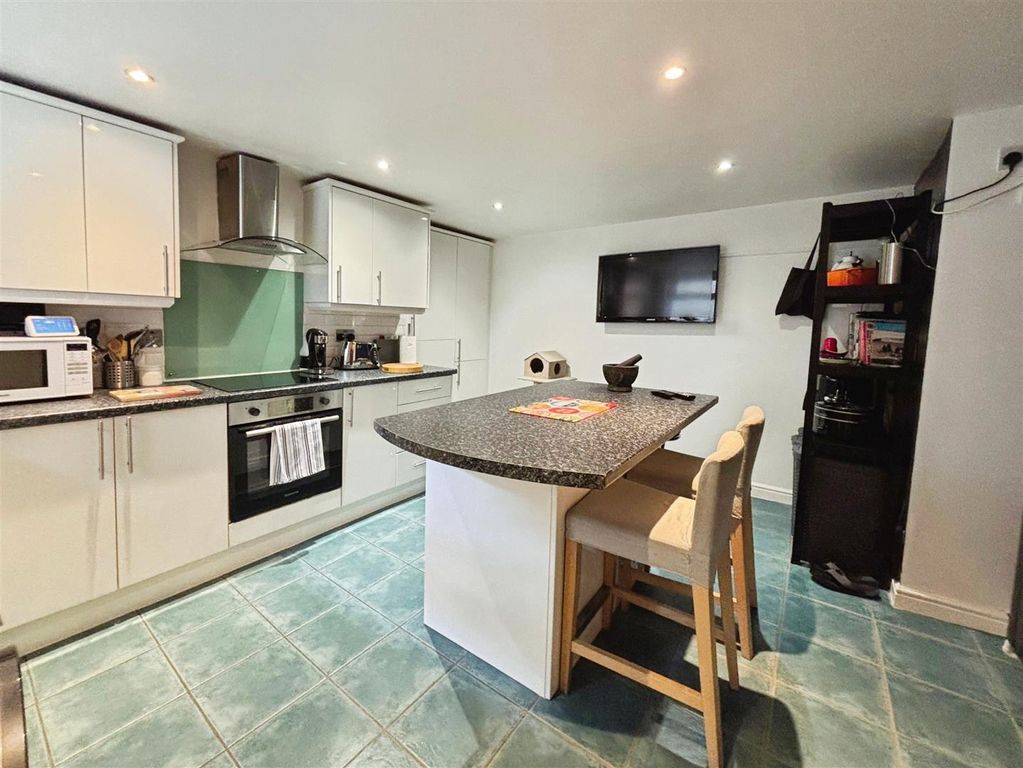 Property photo 2 of 17 Kitchen/Diner