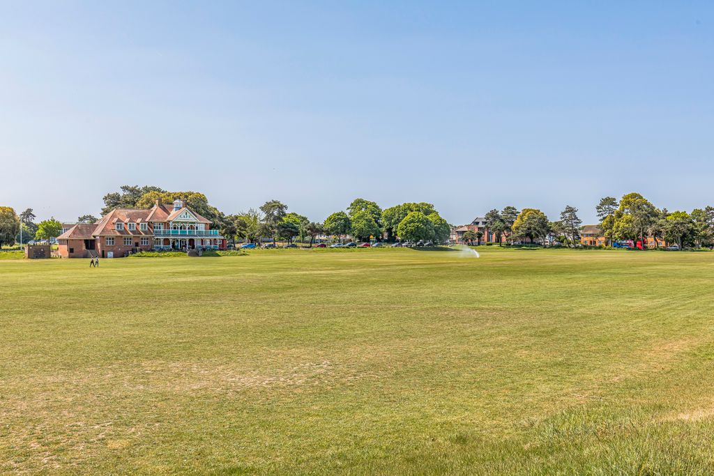 Property photo 2 of 6 Kings Park 2