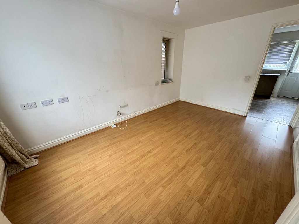 Property photo 3 of 7 Img_1580