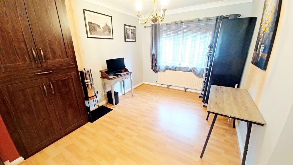 Property photo 3 of 13 20251106_135328