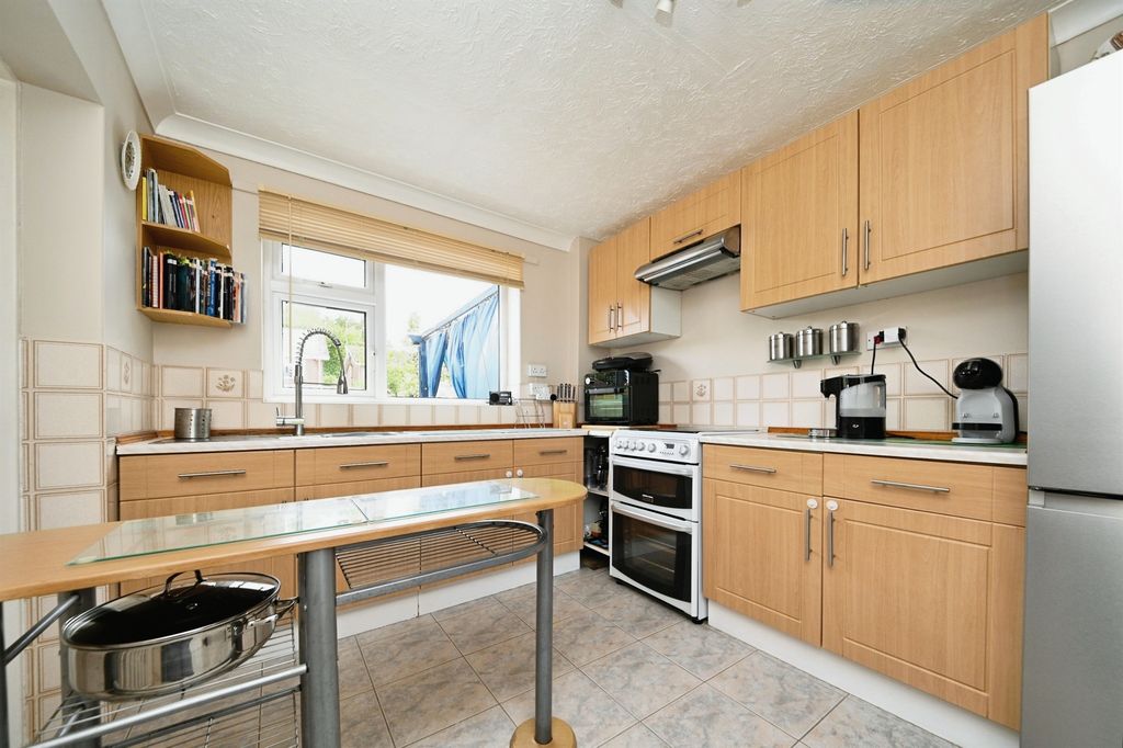 Property photo 2 of 31