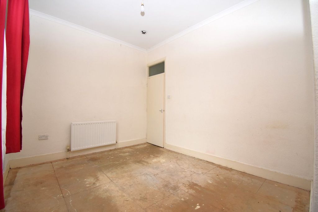 Property photo 2 of 8 Bedroom