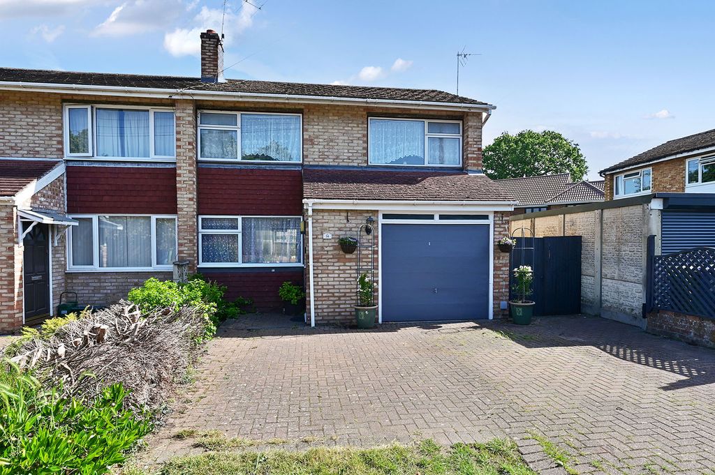 Property photo 1 of 8 58 The Glebe (3)