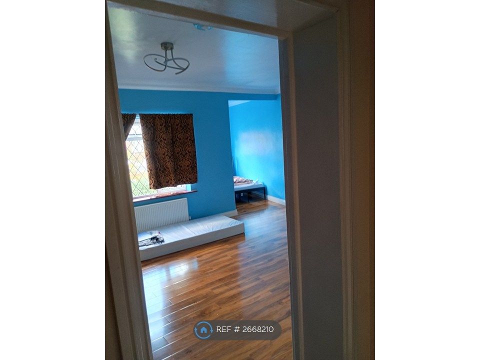 Property photo 2 of 5