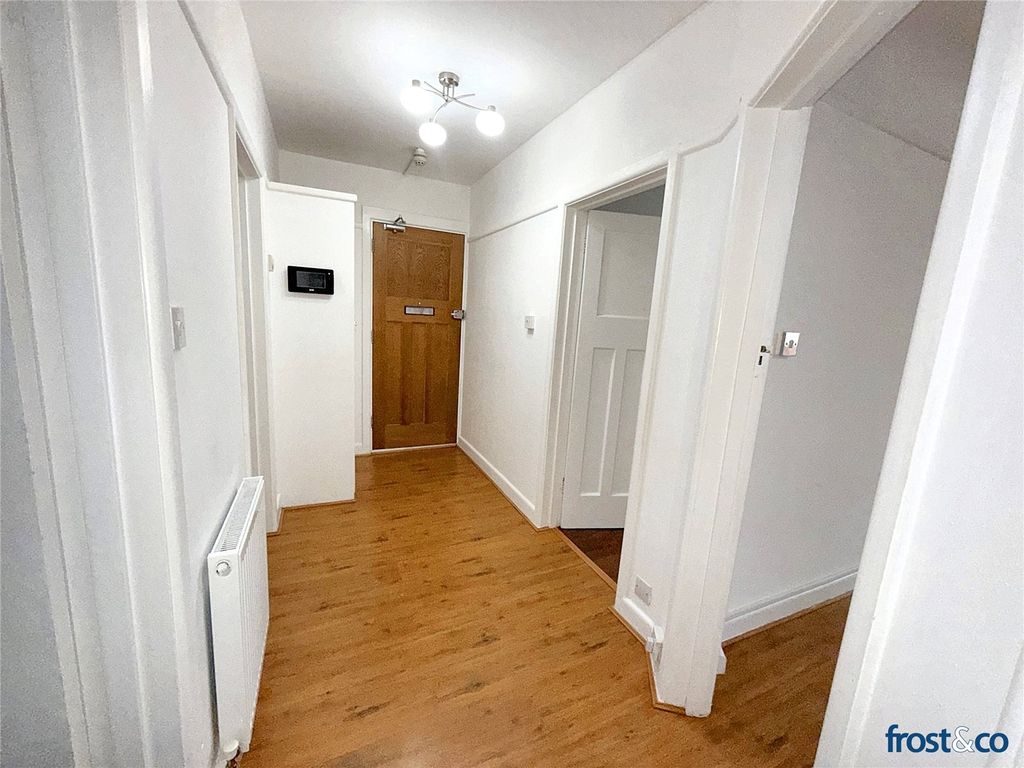 Property photo 3 of 7 Hallway