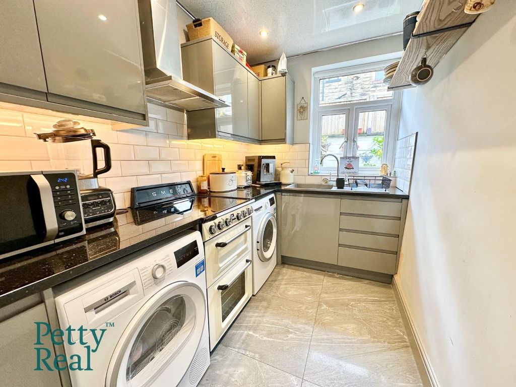 Property photo 2 of 18 483Bf7D8-4062-46F1-A2EE-D3Ad3D3805D0.Jpeg