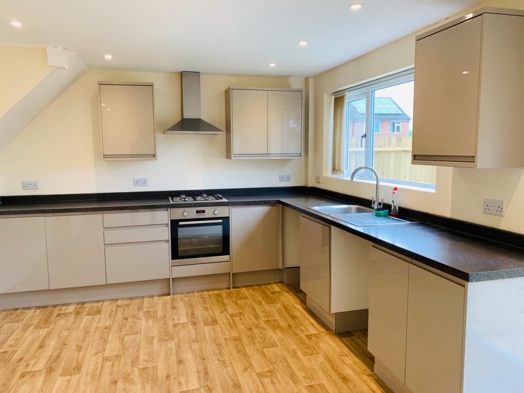 Property photo 3 of 10 Kitchen