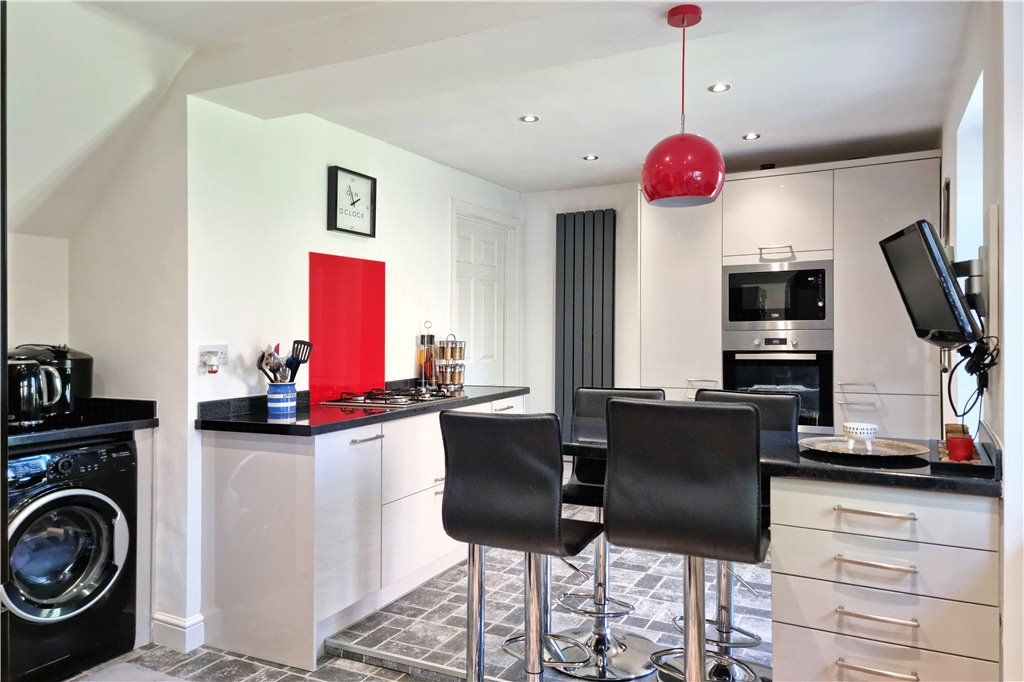 Property photo 3 of 19 Kitchen