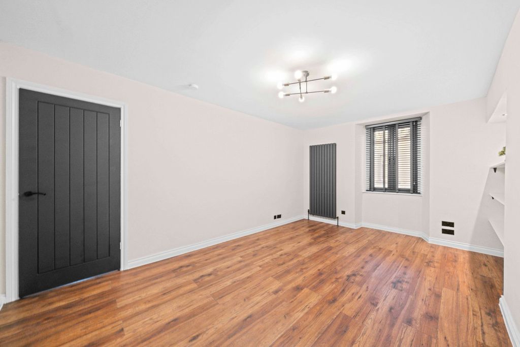 Property photo 2 of 38