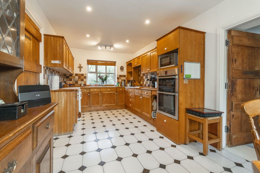 Property photo 2 of 24 Dining Kitchen