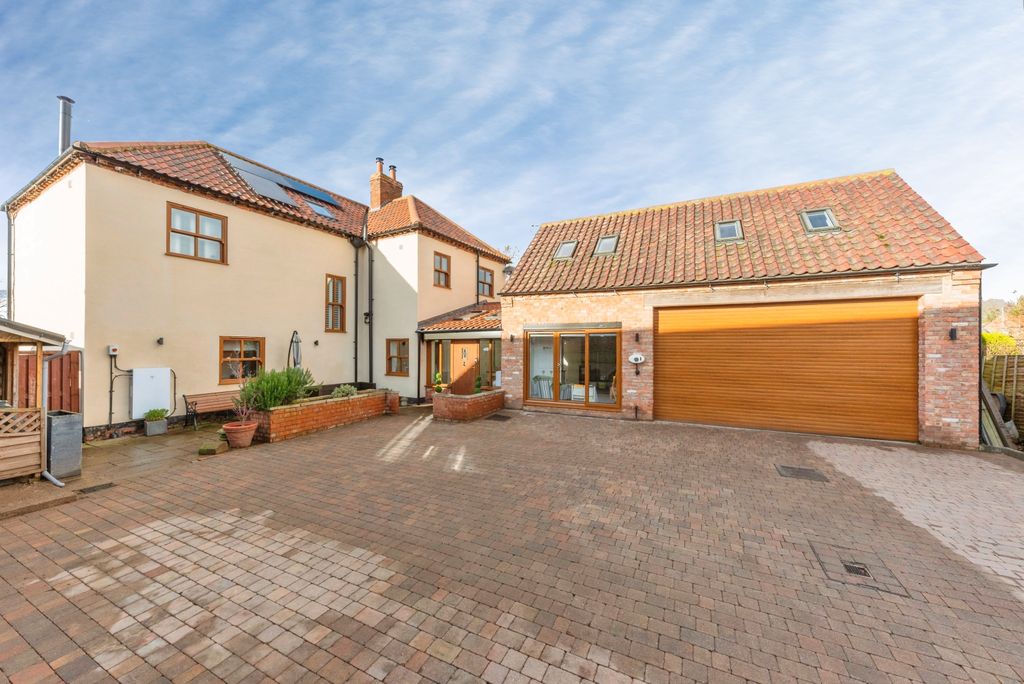 Property photo 1 of 25 Wells_Farmhouse-2