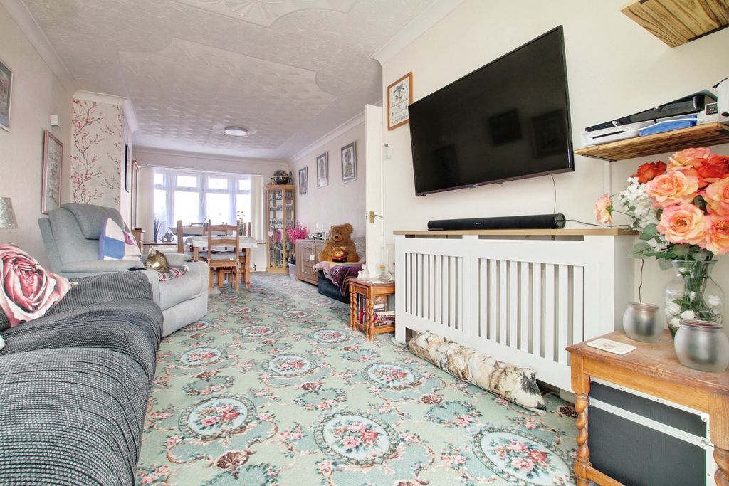Property photo 2 of 20