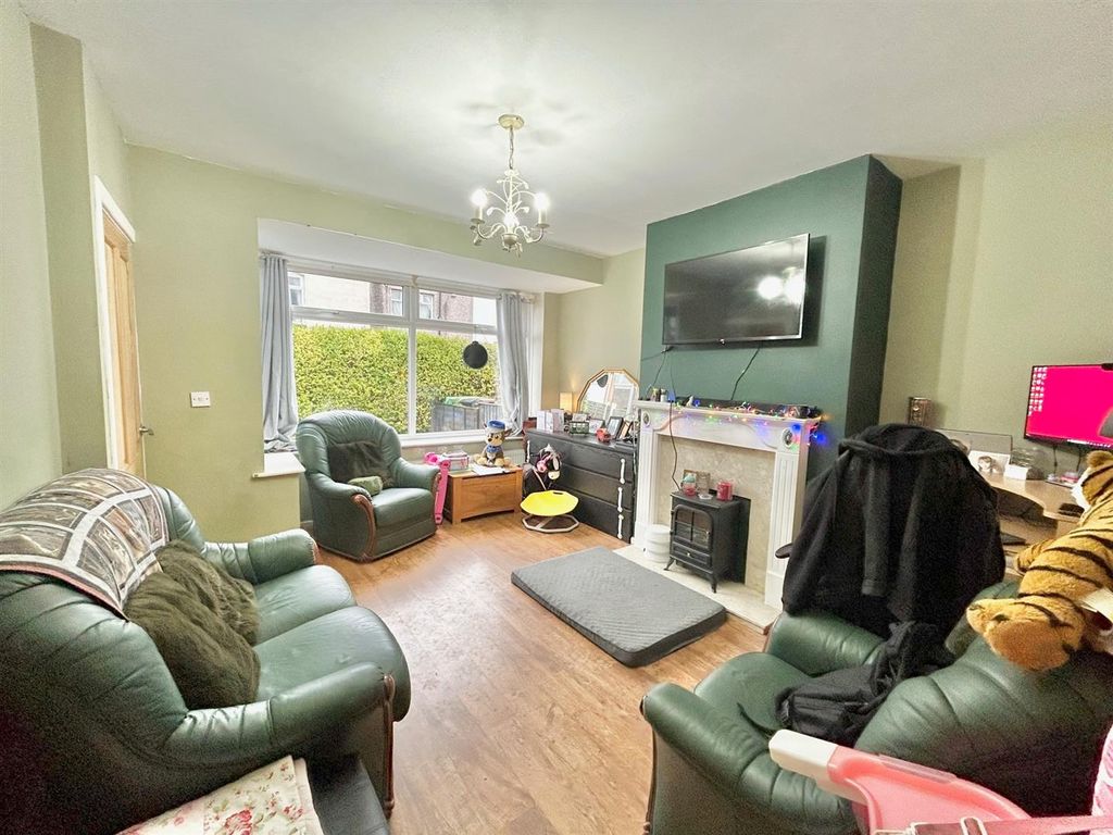 Property photo 2 of 12 Lounge.Jpg