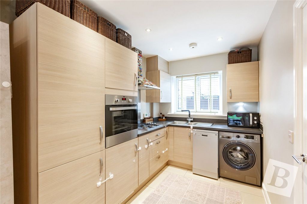 Property photo 3 of 12 Kitchen